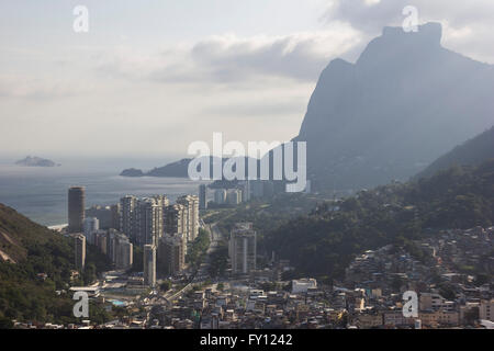 Rio de Janeiro, Brésil : Vue de Favela da Rocinha, la plus grande favela de Rio de Janeiro. L'endroit est situé au sud de Banque D'Images