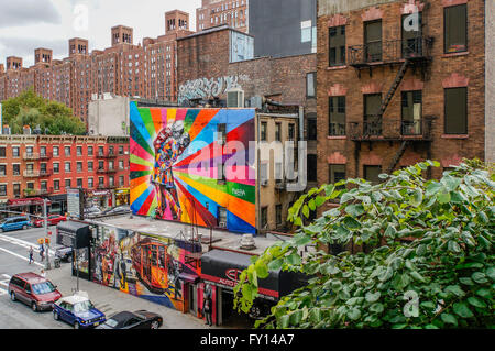 L'art du graffiti sur l'installation de bâtiments vus à partir de la ligne haute, Meatpacking district, New York City Banque D'Images