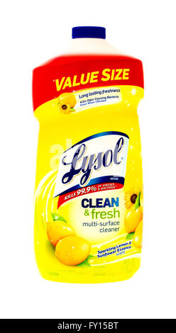 Winneconne, WI - 19 Avril 2015 : Bouteille de Lysol Clean & Fresh nettoyant. Banque D'Images