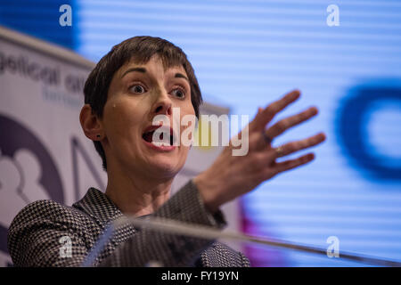 Londres, Royaume-Uni. 19 avril, 2016. Caroline Pidgeon, candidat libéral-démocrate, s'adresse à la mairie de Londres Kensington Temple Église Hustings dans Notting Hill. Credit : Mark Kerrison/Alamy Live News Banque D'Images