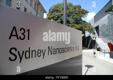 Sydney, Australie. 20 avril 2016. L'Université de Sydney a lancé son nouveau $150m Nanoscience moyeu à l'Académie australienne des sciences Président, Andrew Holmes, et Microsoft nous l'exécutif, le Dr Norm Whitaker. Les nanosciences, la physique du moyeu Sydney Rd, Université de Sydney, Sydney NSW Campus de Camperdown. Crédit : Richard Milnes/Alamy Live News Banque D'Images