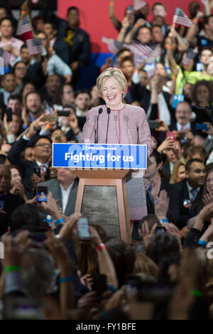 New York, USA. 19 avril, 2016. HILLARY CLINTON à la primaire pour New York Hillary Night Party Crédit : Louise Wateridge/ZUMA/Alamy Fil Live News Banque D'Images