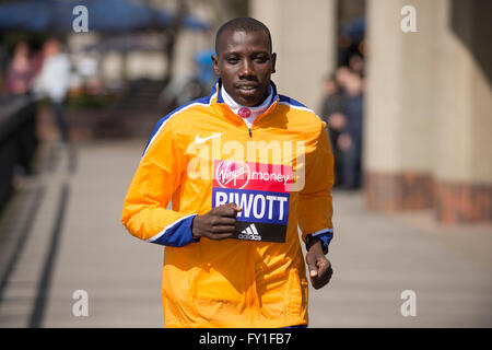 Tower Hotel, Londres, Royaume-Uni. 20 avril, 2016. Stanley Biwott (KEN). Photocall avec l'élite hommes porteur avant la Vierge Argent Marathon de Londres le dimanche 24 avril. Credit : sportsimages/Alamy Live News Banque D'Images