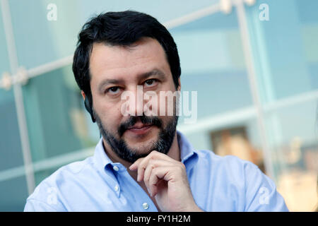 Matteo Salvini Rome le 20 avril 2016. Le secrétaire de la Ligue du Nord visites de la gare Tiburtina © Insidefoto/Alamy Live News Banque D'Images