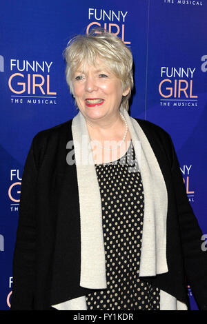 Londres, Royaume-Uni. 20 avr, 2016. Alison Steadman participant à la FUNNYGIRL la comédie musicale au théâtre Savoy Londres 20h Avril 2016 Crédit : Peter Phillips/Alamy Live News Banque D'Images