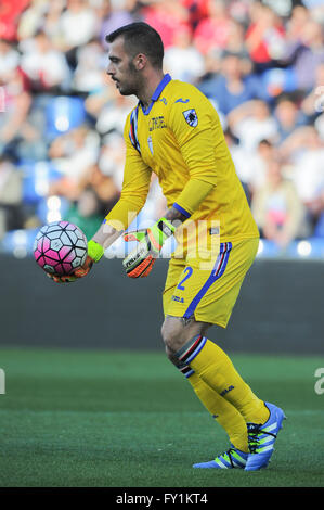 Reggio Emilia, Italie. 20 avr, 2016. Emiliano Viviano Unione Calcio Sampdoria's gardien au cours de l'US Sassuolo Calcio Unione Calcio Sampdoria Serie par rapport à un championnat de football. Le jeu s'est terminé avec un score de 0-0. © Massimo Morelli/Pacific Press/Alamy Live News Banque D'Images