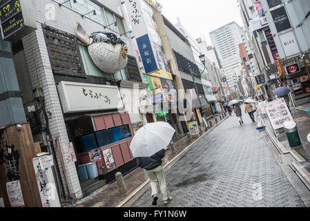 Commerces et restaurants dans le quartier d'Akasaka à Minato ward spécial, la ville de Tokyo, Japon Banque D'Images