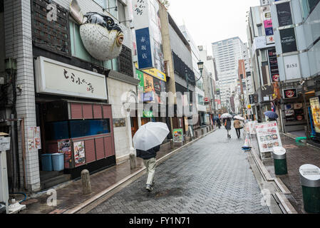 Commerces et restaurants dans le quartier d'Akasaka à Minato ward spécial, la ville de Tokyo, Japon Banque D'Images