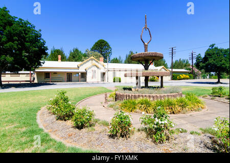 Molong Bibliothèque et Plaza, Molong, New South Wales, NSW, Australie Banque D'Images