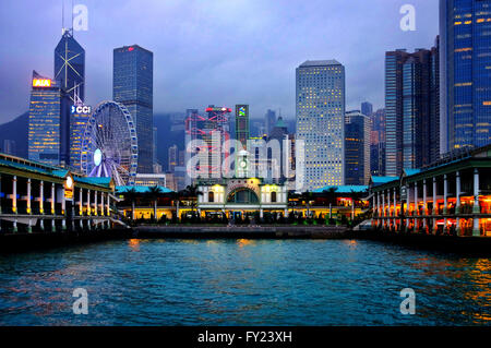 Ferry Piers Réveil centrale, l'île de Hong Kong, Hong Kong, Chine Banque D'Images