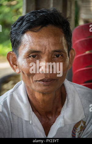 Middle-Aged Man Village cambodgien Banque D'Images