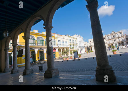 Vue horizontale de la vieille place de La Havane, Cuba. Banque D'Images