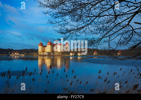 Vue sur le Château de Moritzburg à l'heure d'hiver Banque D'Images