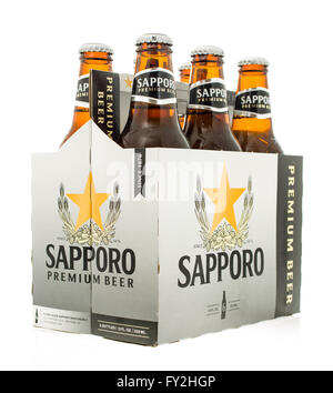 Winneconne, WI -3 nov 2015 : Six pack de bière Sapporo. Banque D'Images