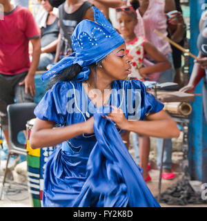 Square portrait d'une danseuse de rumba à La Havane, Cuba. Banque D'Images