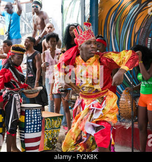 Square portrait d'une danseuse de rumba à La Havane, Cuba. Banque D'Images