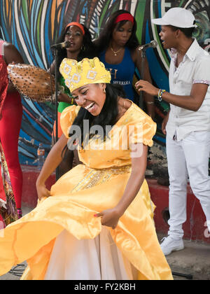 Portrait vertical de danseurs de rumba à La Havane, Cuba. Banque D'Images