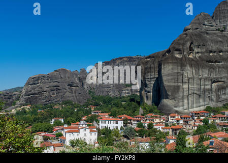Ville de Kastraki, montagnes Meteora en Thessalie, Grèce Banque D'Images