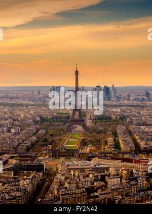 Coucher de soleil sur Paris avec la Tour Eiffel, Paris, France Banque D'Images