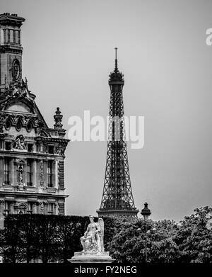 La Tour Eiffel et l'École du Louvre, Paris, France Banque D'Images