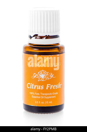Winneconne, WI - 19 Février 2015 : Bouteille de jeunes vivant fraîcheur citron huile essentielle garanti. Banque D'Images