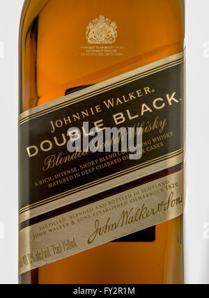 Winneconne, WI - 10 mars 2016 : un gros plan de Johnnie Walker whisky noir double Banque D'Images