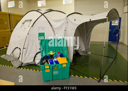 Siège de l'organisme de bienfaisance de l'abri à Helston, Cornwall, uk,où les bénévoles pack boîtier d'être expédiés à des situations d'urgence.Une uk Banque D'Images