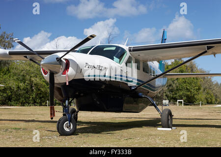 Cessna Caravan 208 l'air de la mer sur l'aérodrome non revêtues, Lady Elliot Island, Queensland, Australie Banque D'Images