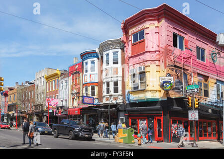 Devantures colorées sur South Street, Queen Village, Philadelphie, Pennsylvanie, USA. Banque D'Images