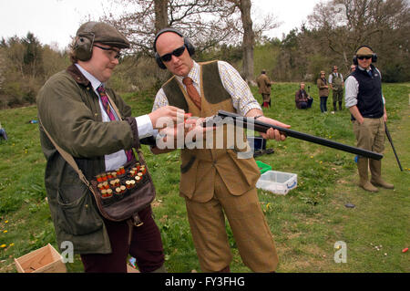 Séminaire de tir de visée à la Loyton Lodge, Morebath, Devonshire, Royaume-Uni, avec Ed Cummings(Flat cap) pour le tir de fusils de chasse.A UK Banque D'Images