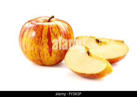 Rayé rose avec des tranches de pomme sur blanc Banque D'Images