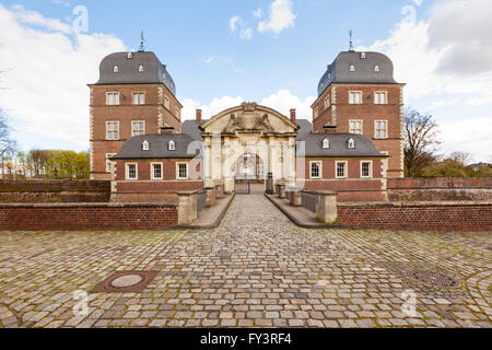 Vue avant du Château Ahaus, château à douves dans la région du Münsterland de Rhénanie du Nord-Westphalie Banque D'Images