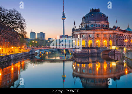 Berlin. Image de l'île des musées et la tour de télévision de Berlin, Allemagne. Banque D'Images