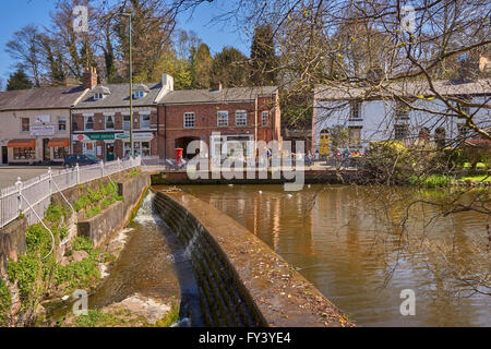 Village Lymm Lymm, barrage et inférieure, Warrington, Cheshire. Banque D'Images