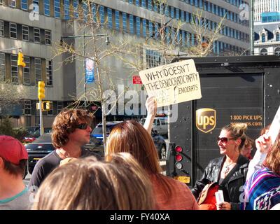 Brooklyn, NY, USA. 20 avril 2016- protester contre le Conseil des élections à Brooklyn N.Y. Crédit : Mark Apollo/Alamy Live News Banque D'Images