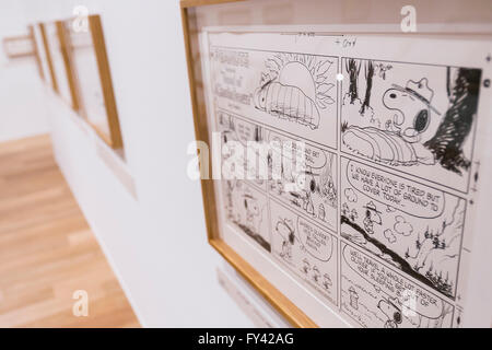 Tokyo, Japon. Apr 21, 2016. La bande dessinée originale d'arachides à l'affiche au Musée Snoopy à Roppongi Tokyo le 21 avril 2016, Tokyo, Japon. Snoopy Museum Tokyo est la première à l'extérieur des États-Unis consacré à l'œuvre de Charles M. Schulz. Sur l'affichage a quelque 60 bandes dessinées d'origine choisi par Jean Schulz, épouse de l'arachide, créateur et cadeaux personnels de fans qu'elle a reçu au fil des ans. Credit : AFLO Co.,Ltd/Alamy Live News Banque D'Images