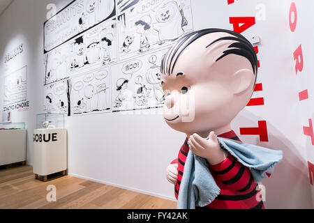 Tokyo, Japon. Apr 21, 2016. Les bandes dessinées d'arachides à l'affiche au Musée Snoopy à Roppongi Tokyo le 21 avril 2016, Tokyo, Japon. Snoopy Museum Tokyo est la première à l'extérieur des États-Unis consacré à l'œuvre de Charles M. Schulz. Sur l'affichage a quelque 60 bandes dessinées d'origine choisi par Jean Schulz, épouse de l'arachide, créateur et cadeaux personnels de fans qu'elle a reçu au fil des ans. Credit : AFLO Co.,Ltd/Alamy Live News Banque D'Images