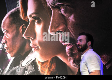 Singapour. Apr 21, 2016. L'acteur Chris Evans assiste à la conférence de presse du film "Capitaine America 3 : Guerre Civile" au Marina Bay Sands de Singapour, le 21 avril 2016. Credit : Puis Chih Wey/Xinhua/Alamy Live News Banque D'Images