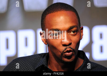 Singapour. Apr 21, 2016. L'acteur Anthony Mackie assiste à la conférence de presse du film "Capitaine America 3 : Guerre Civile" au Marina Bay Sands de Singapour, le 21 avril 2016. Credit : Puis Chih Wey/Xinhua/Alamy Live News Banque D'Images