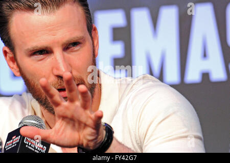 Singapour. Apr 21, 2016. L'acteur Chris Evans assiste à la conférence de presse du film "Capitaine America 3 : Guerre Civile" au Marina Bay Sands de Singapour, le 21 avril 2016. Credit : Puis Chih Wey/Xinhua/Alamy Live News Banque D'Images