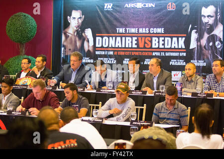 La ville de Cebu, aux Philippines. 21 avril, 2016. Dernière conférence de presse Appel de la monde WBO Super poids coq titre clash entre titulaire Filipino-American boxer, 'The Filipino Flash' Nonito Donaire (32 ans W36 L3 D0) et hongrois Zsolt Bedak challenger (32 ans W25 L1 D0). Donaire fera une première défense du titre qui se tiendra au Cebu City Sports Stadium le samedi 23/4/2016. Credit : gallerie2/Alamy Live News Banque D'Images