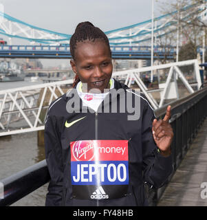 Londres, Royaume-Uni. 21 avril, 2016. Marathon de Londres 2016 Virgin Money, Priscah Jeptoo (Kenya) femmes Gagnant du marathon 2014 Crédit : Ian Davidson/Alamy Live News Banque D'Images