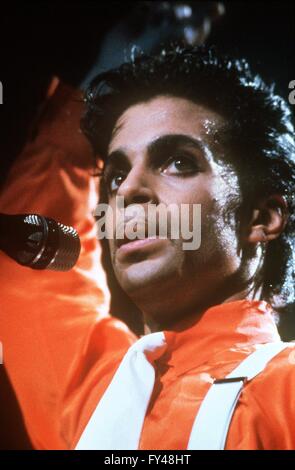 Nous der amerikanische und musiker-Popsänger Auftritts Prince während seines im Frankfurter Waldstadion am 27.8.1986. /Photo alliance Banque D'Images