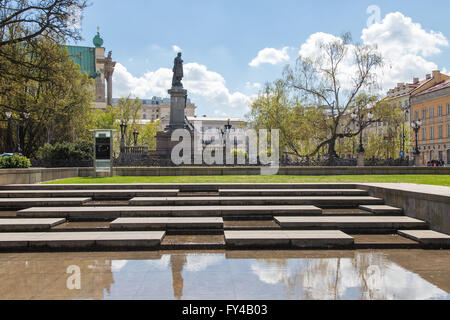 Varsovie, Pologne. Apr 21, 2016. Hoover Square à Varsovie © Mateusz Wlodarczyk/Pacific Press/Alamy Live News Banque D'Images