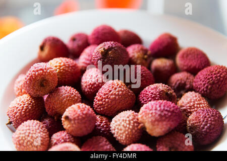 litchi sur plaque Banque D'Images