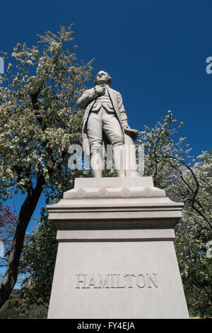 Permanent (plus de granit figure grandeur nature) d'Alexander Hamilton est un monument situé sur Central Park, New York City, USA Banque D'Images