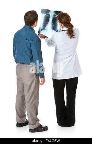 Isolated on white series dotée d''un médecin femme de race blanche et d'un patient de sexe masculin dans une variété de poses avec accessoires. Banque D'Images