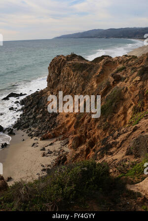 Rocky beach Point Dume falaises State Park en Californie Banque D'Images