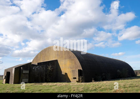 Avions trempée d'abris, RAF Woodbridge, Suffolk, UK. Banque D'Images