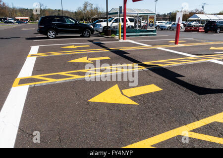 Weis parking du supermarché, Doylestown, PA, USA Banque D'Images